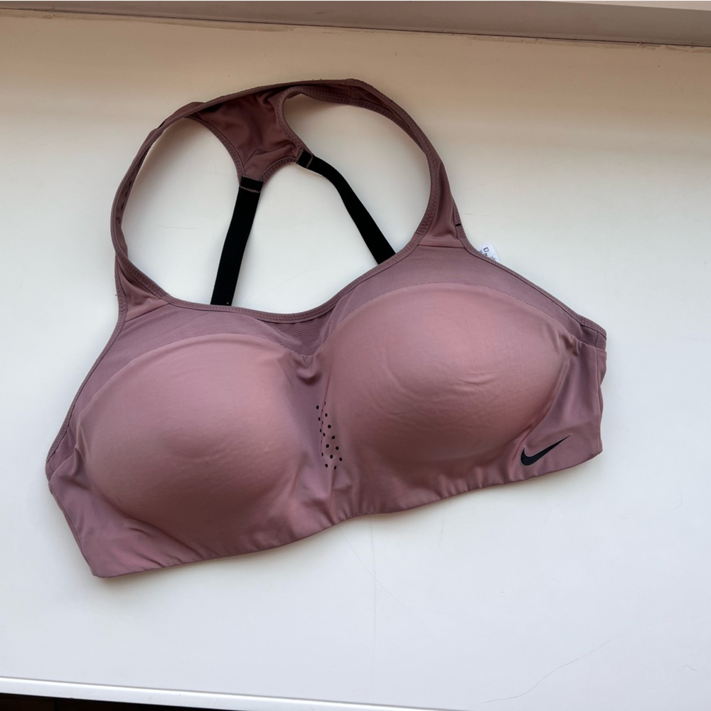 EUC Nike adjustable racer back sports bra. Women’s Large